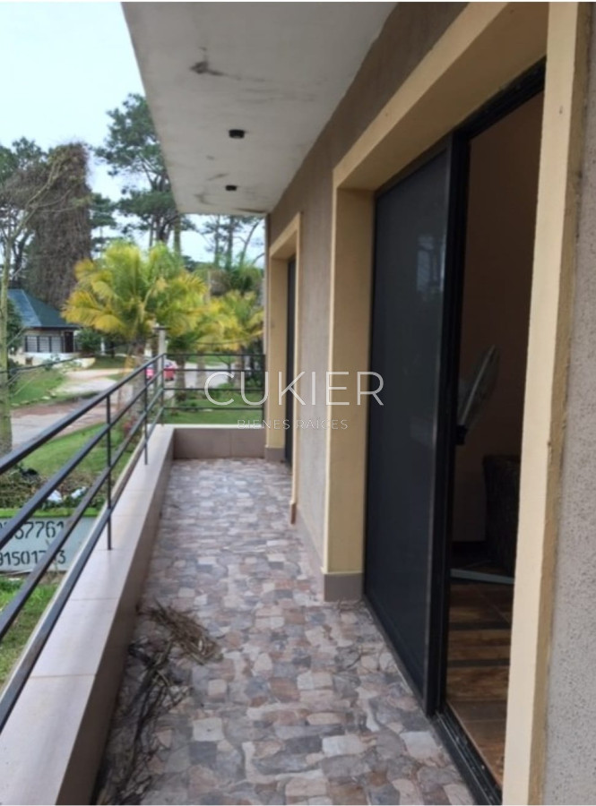 Casa ID.3762 - Alquiler anual espectacular casa de 4 dormitorios con piscina en Lugano