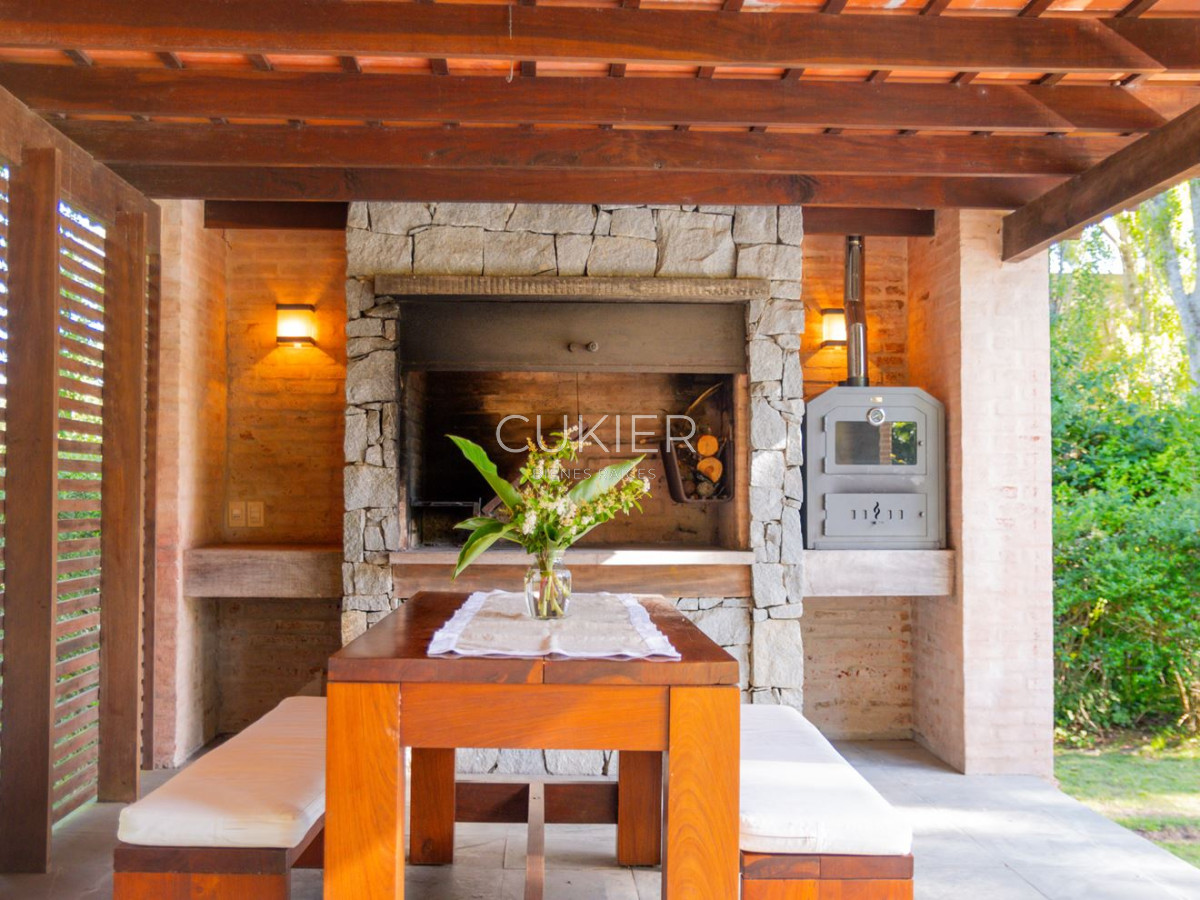 Casa ID.3546 - Venta y alquiler temporada de hermosa casa de 4 dormitorios con Pisicna en Golf 