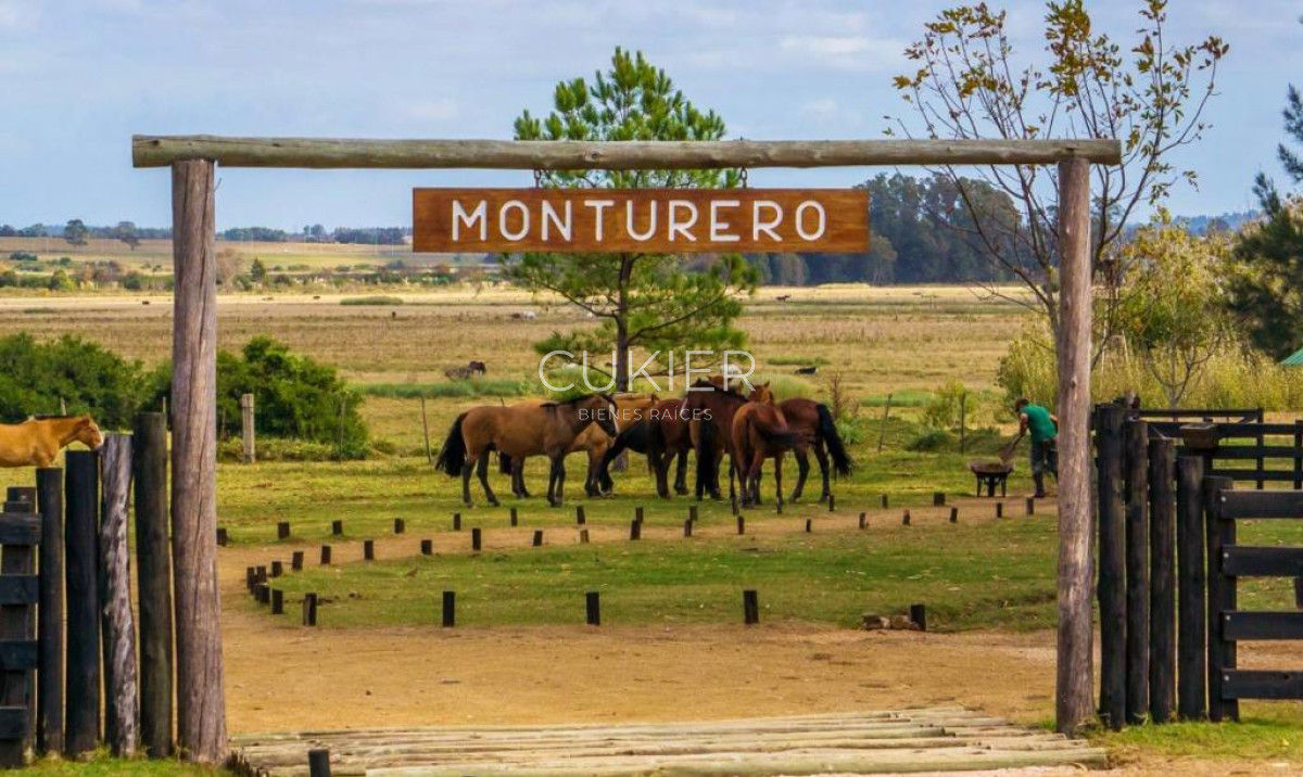 Casa ID.2543 - Venta y Alquiler anual hermosa casad de 4 dormitorios en barrio privado El Quijote