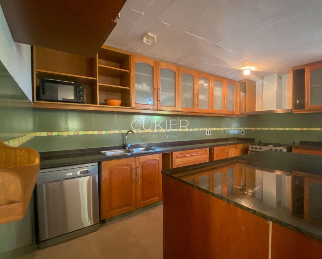 Casa ID.1851 - Venta y alquiler anual de espectacular casa de 6 dormitorios en barrio privado la Residence