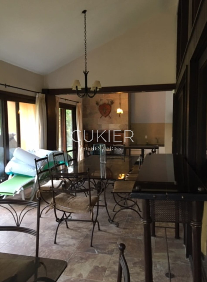 Casa ID.3762 - Alquiler anual espectacular casa de 4 dormitorios con piscina en Lugano