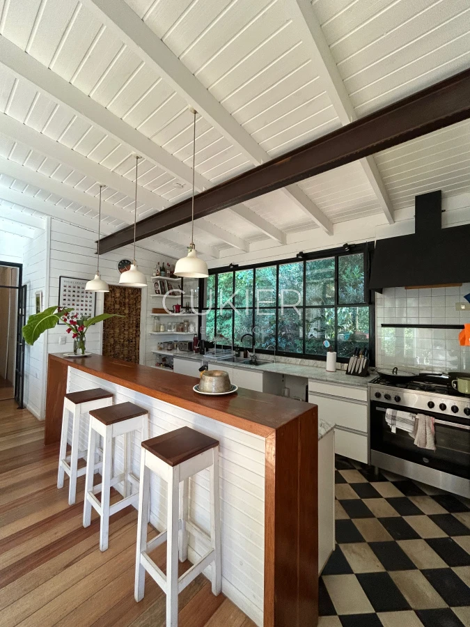 Casa ID.4313 - SE ALQUILA CASA EN EL TESORO DE 3 DORMITORIOS, 3 BAÑOS RODEADA DE VERDES