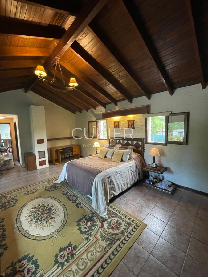 Casa ID.2422 - Alquiler anual y temporada de casa 4 dormitorios con piscina en Marly Punta del Este