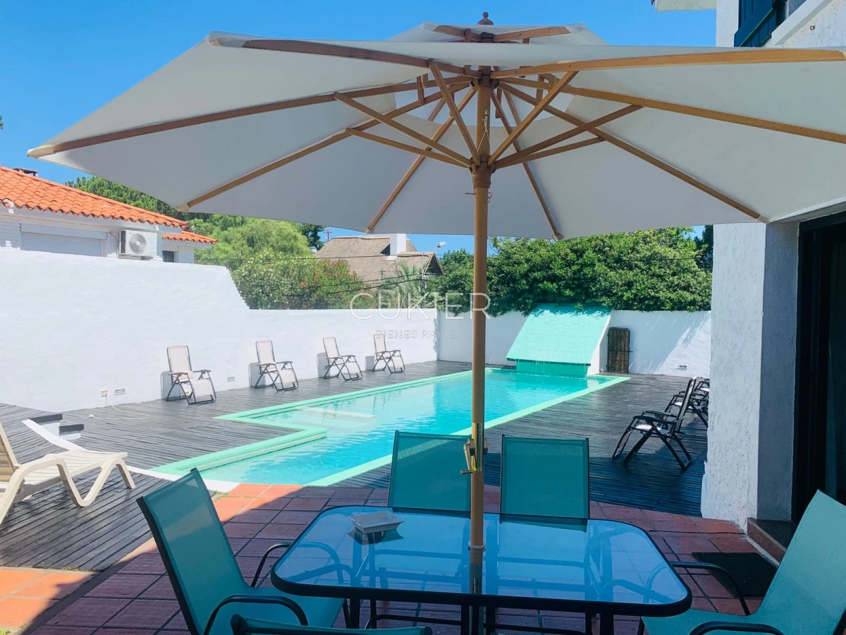 Casa ID.3916 - Alquiler anual de casa 3 dormitorios y dependencia en las delicias con piscina