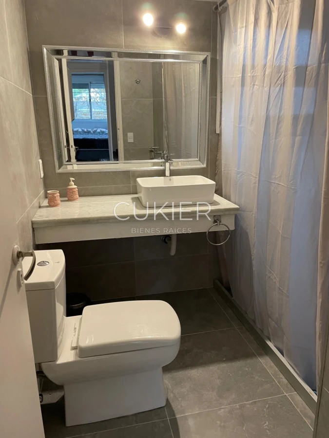 Casa ID.3312 - Alquiler anual de casa 2 dormitorios y medios a 1 cuadra del mar en playa mansa con patio y parrillero