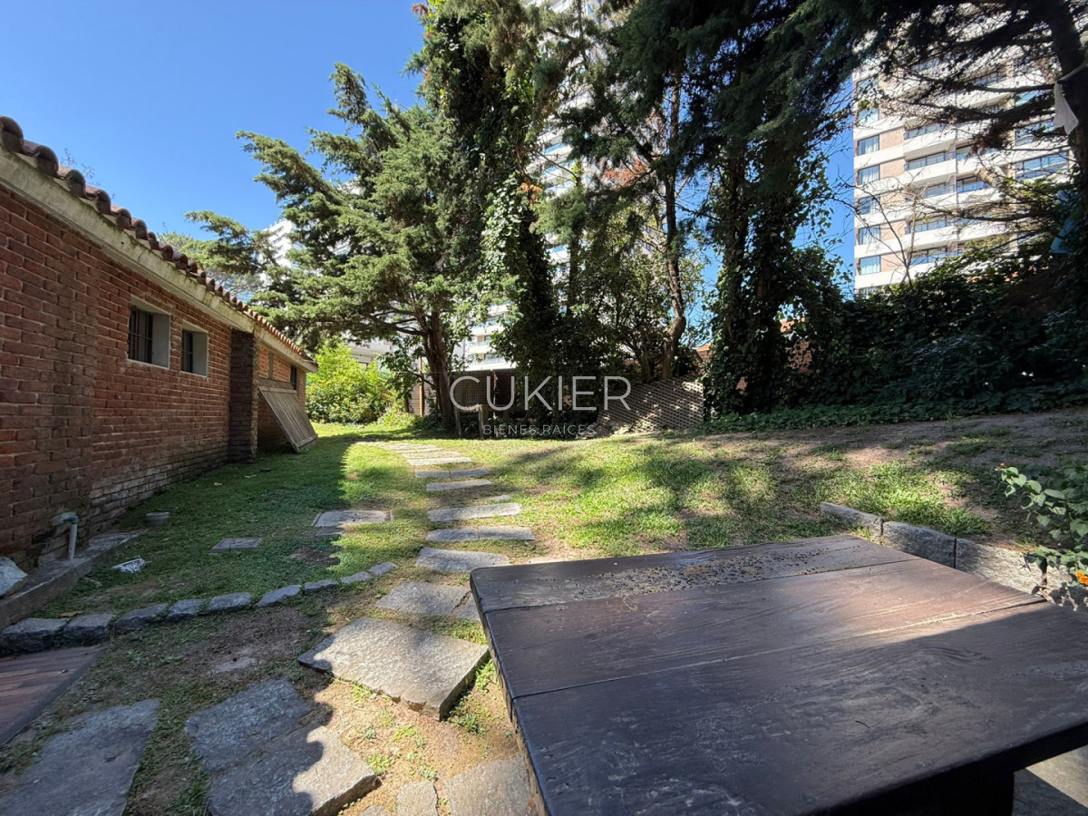 Casa ID.5228 - Alquiler anual de casa 3 dormitorios en zona de colegios Punta del Este