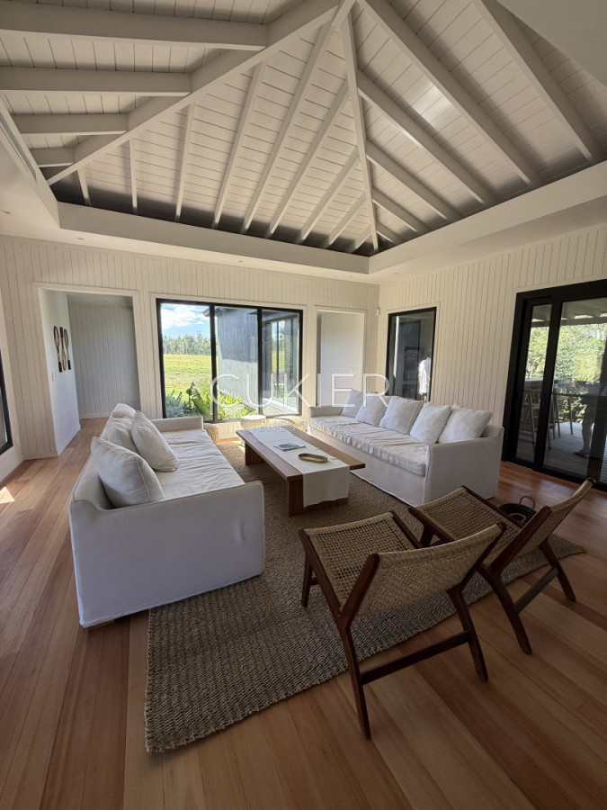 Casa ID.5206 - Venta y alquiler temporal de espectacular casa 4 dormitorios en barrio privado Puerto Quetzal en la barra Punte del este 