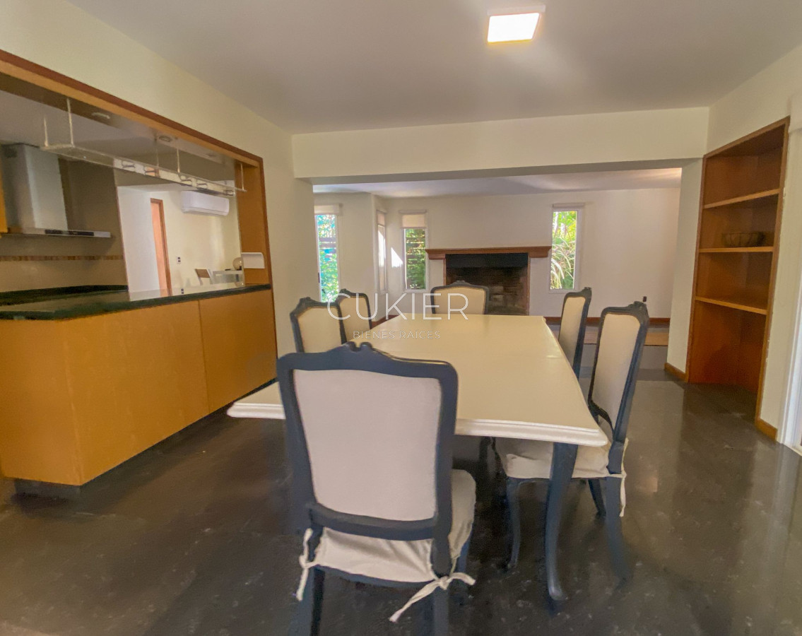 Casa ID.1851 - Venta y alquiler anual de espectacular casa de 6 dormitorios en barrio privado la Residence