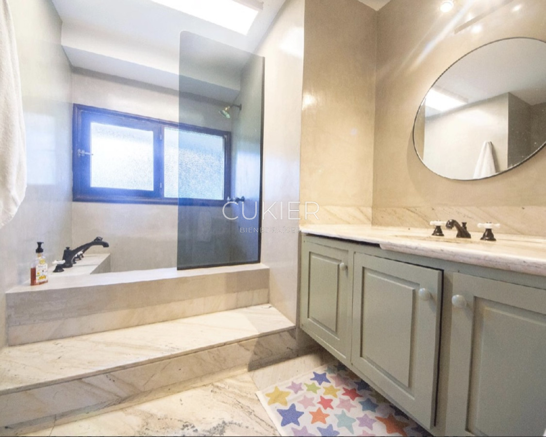 Casa ID.4220 - Venta y alquiler temporada y anual de espectacular casa de 4 dormitorios en San Rafael a 300 m del mar