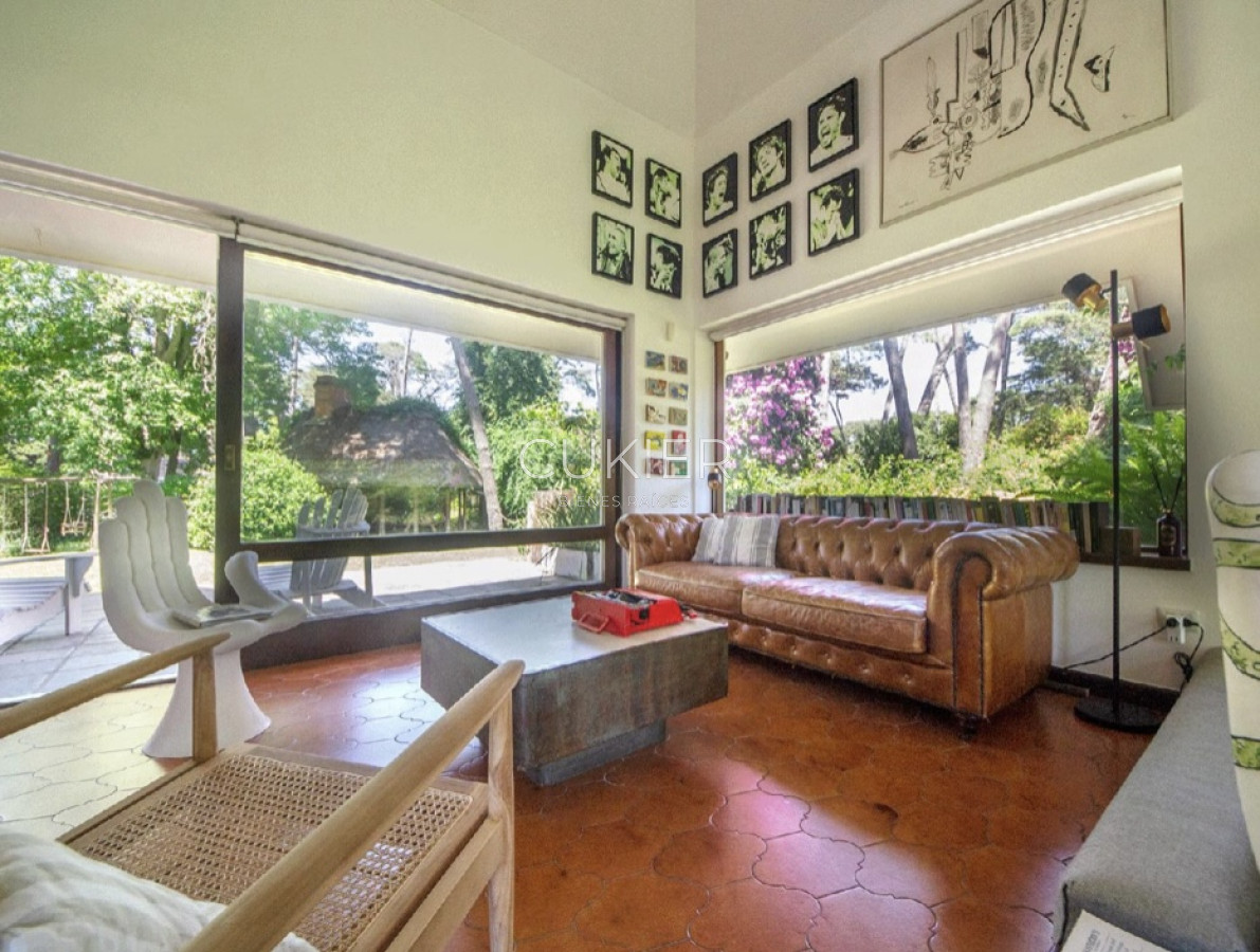 Casa ID.4220 - Venta y alquiler temporada y anual de espectacular casa de 4 dormitorios en San Rafael a 300 m del mar