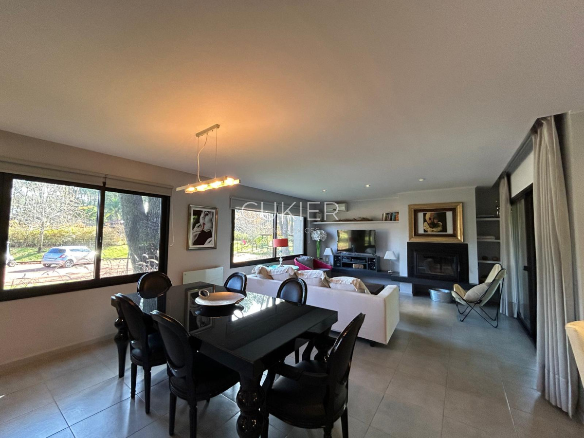 Casa ID.3856 - Alquiler anual de hermosa casa 3 dormitorios en barrio privado con servicios 