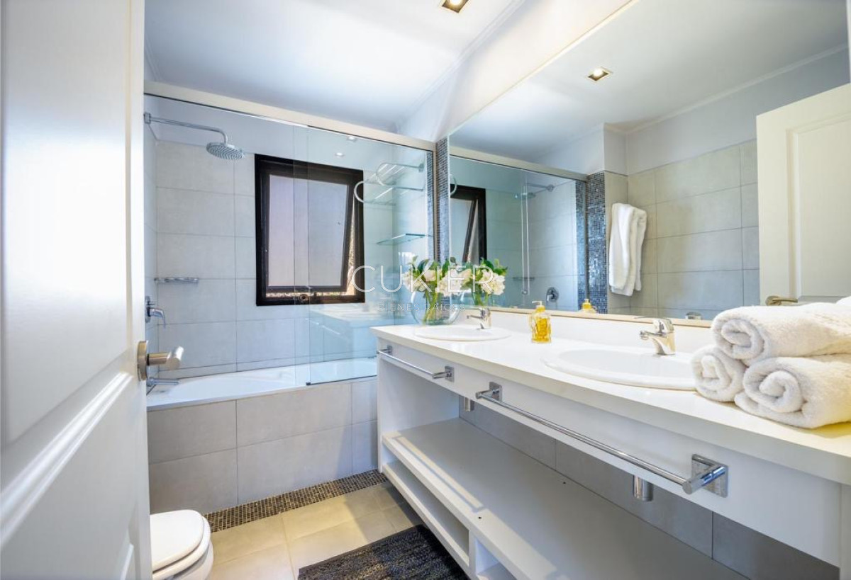 Casa ID.3856 - Alquiler anual de hermosa casa 3 dormitorios en barrio privado con servicios 