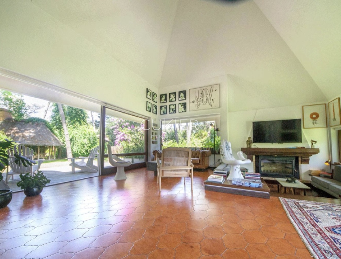 Casa ID.4220 - Venta y alquiler temporada y anual de espectacular casa de 4 dormitorios en San Rafael a 300 m del mar