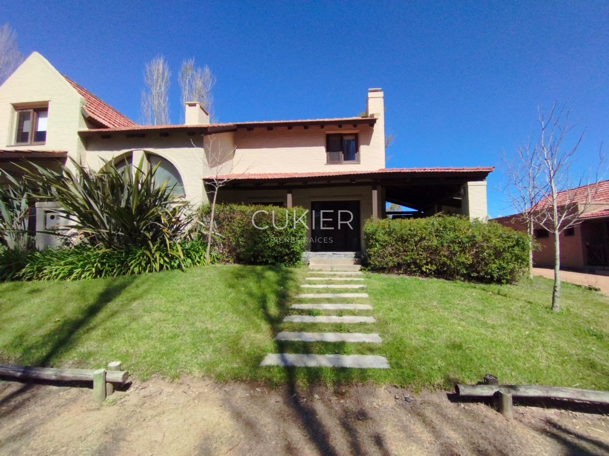 Casa ID.2615 - Alquiler anual de casa 2 dormitorios en barrio privado Pinares 