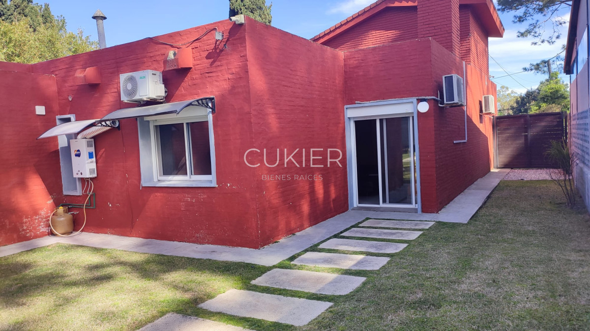 Casa ID.2472 - Alquiler Anual Chalet 4 dormitorios con piscina