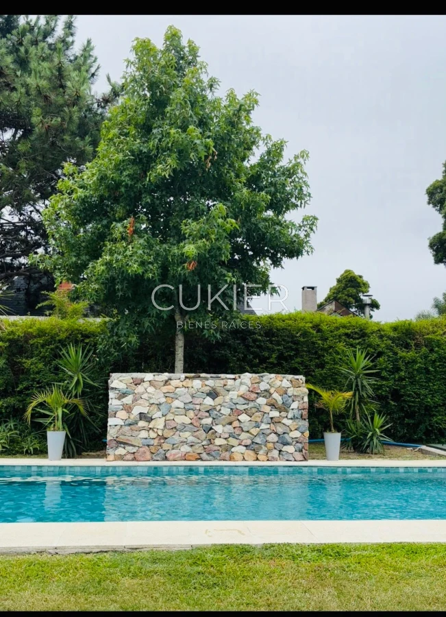 Casa ID.4659 - Venta casa 3 dormitorios con piscina en Pinares Punta del Este