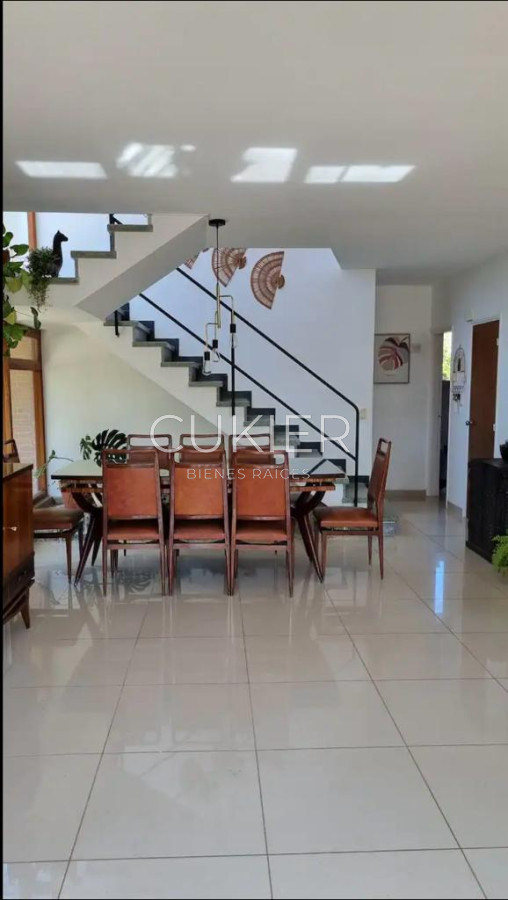 Casa ID.3462 - ALQUILER ANUAL DE CASA EN PLAYA MANSA 4 DORMITORIOS.