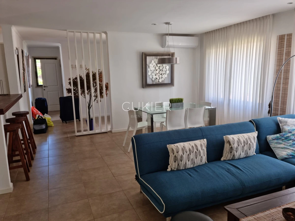 Casa ID.1760 - Venta y alquiler anual de hermosa casa 2 dormitorios en barrio privado Pinares