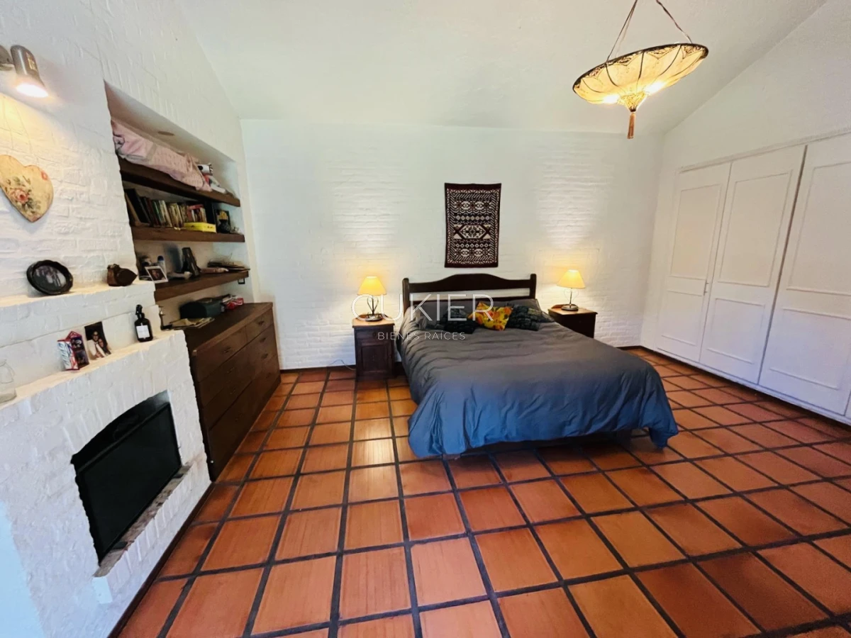 Casa ID.4183 - Venta y Alquiler de temporada casa 4 dormitorios y piscina climatizada en Pinares a tan solo 150 m de playa mansa 