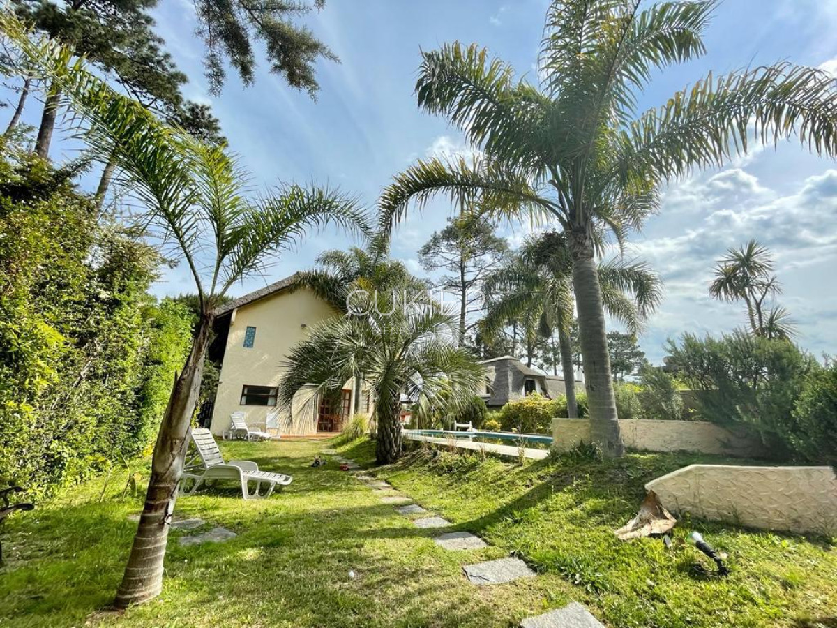 Casa ID.254 - Alquiler anual casa 4 dormitorios y Pisicna climatizada en Pinares