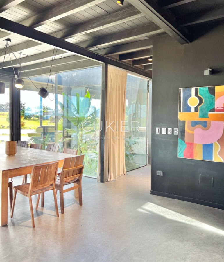 Casa ID.5411 - Venta de casa 3 dormitorios y dependencia en barrio privado Pueblo Mio