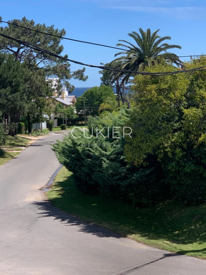 Casa ID.3916 - Alquiler anual de casa 3 dormitorios y dependencia en las delicias con piscina