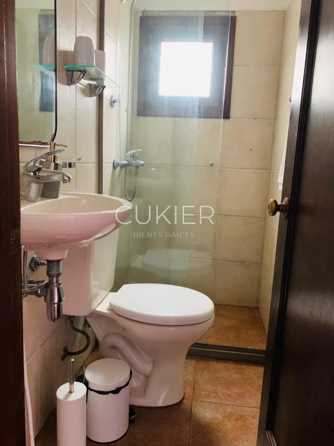 Casa ID.3916 - Alquiler anual de casa 3 dormitorios y dependencia en las delicias con piscina