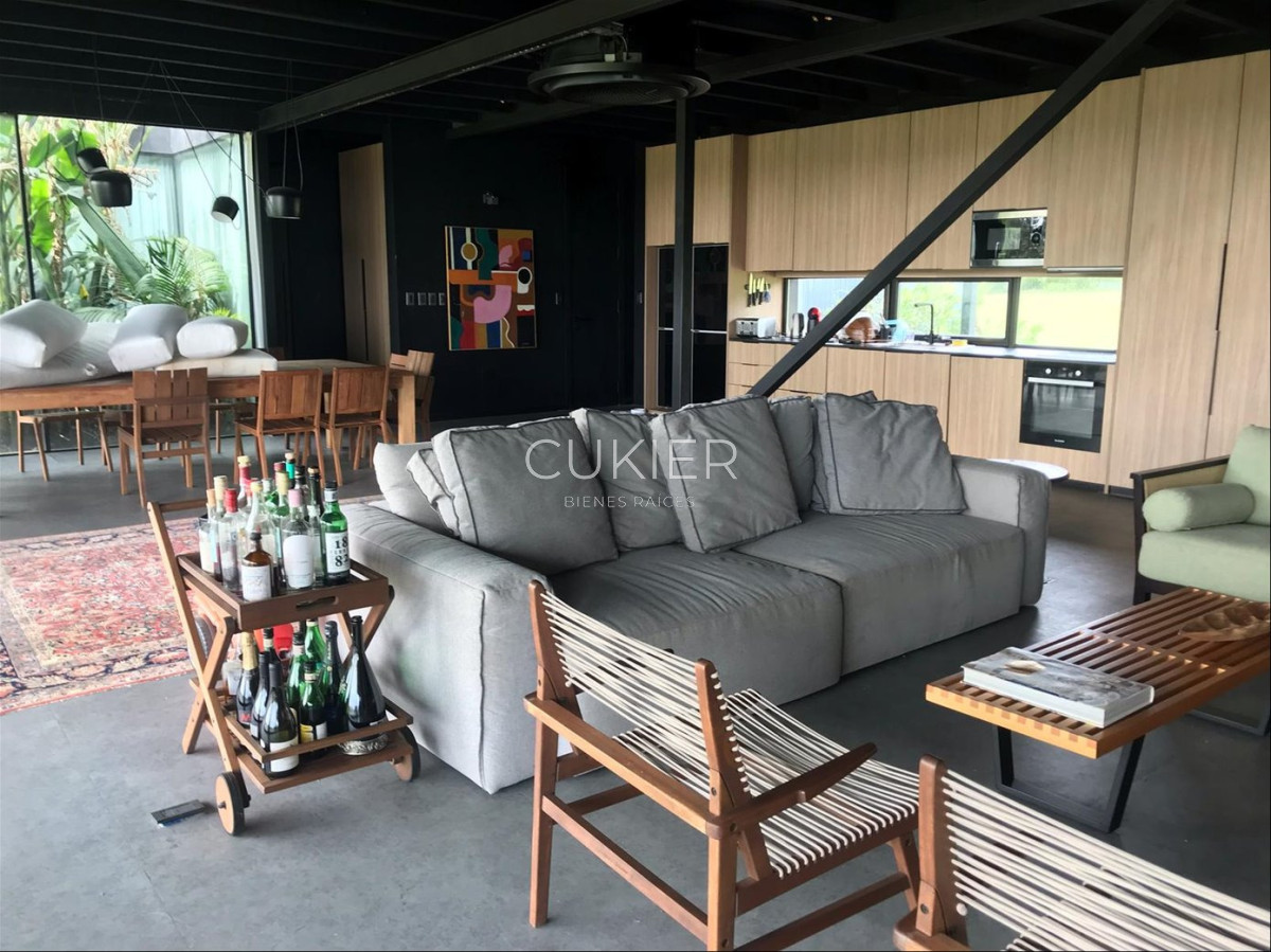 Casa ID.5411 - Venta de casa 3 dormitorios y dependencia en barrio privado Pueblo Mio
