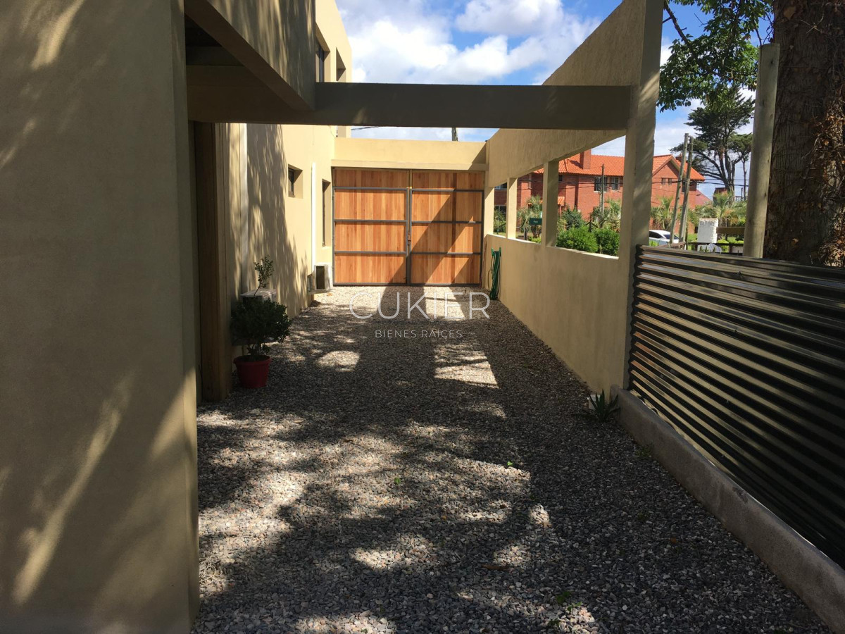 Casa ID.5039 - Alquiler temporada casa 3 dormitorios con Piscina y vista al Mar en Pinares