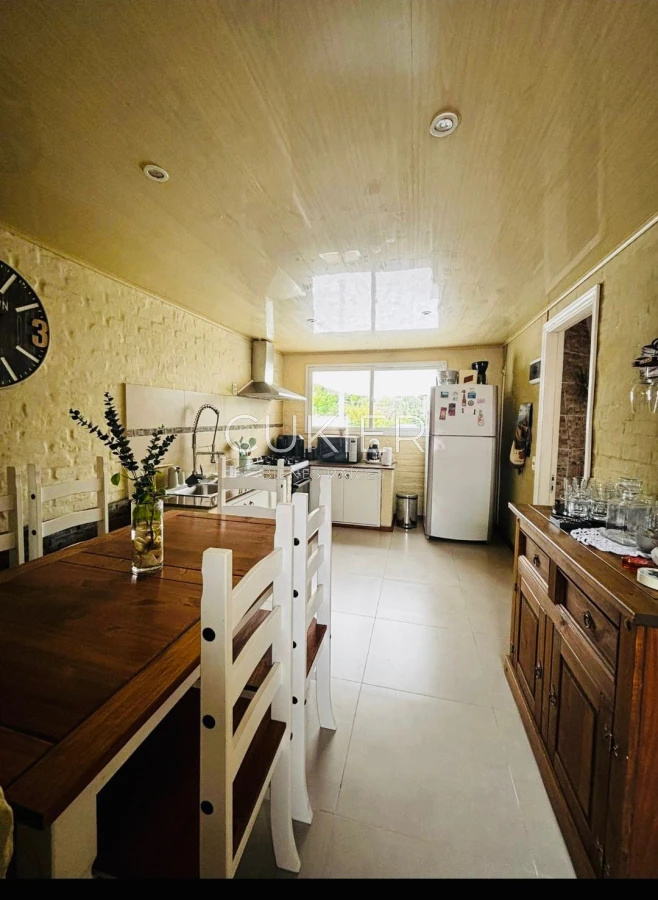 Casa ID.4659 - Venta casa 3 dormitorios con piscina en Pinares Punta del Este