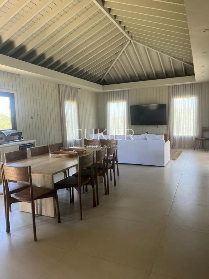 Casa ID.5303 - Alquiler anual e invernal de casa a estrenar de 4 dormitorios y dependencia en barrio privado en la Barra Punta del Este