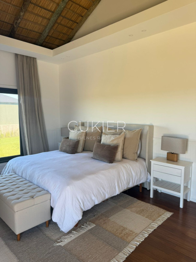 Casa ID.5215 - Venta y Alquiler TEMPORAL de espectacular casa 5 dormitorios a estrenar en barrio privado Puerto Quetzal en la Barra Punta del este 