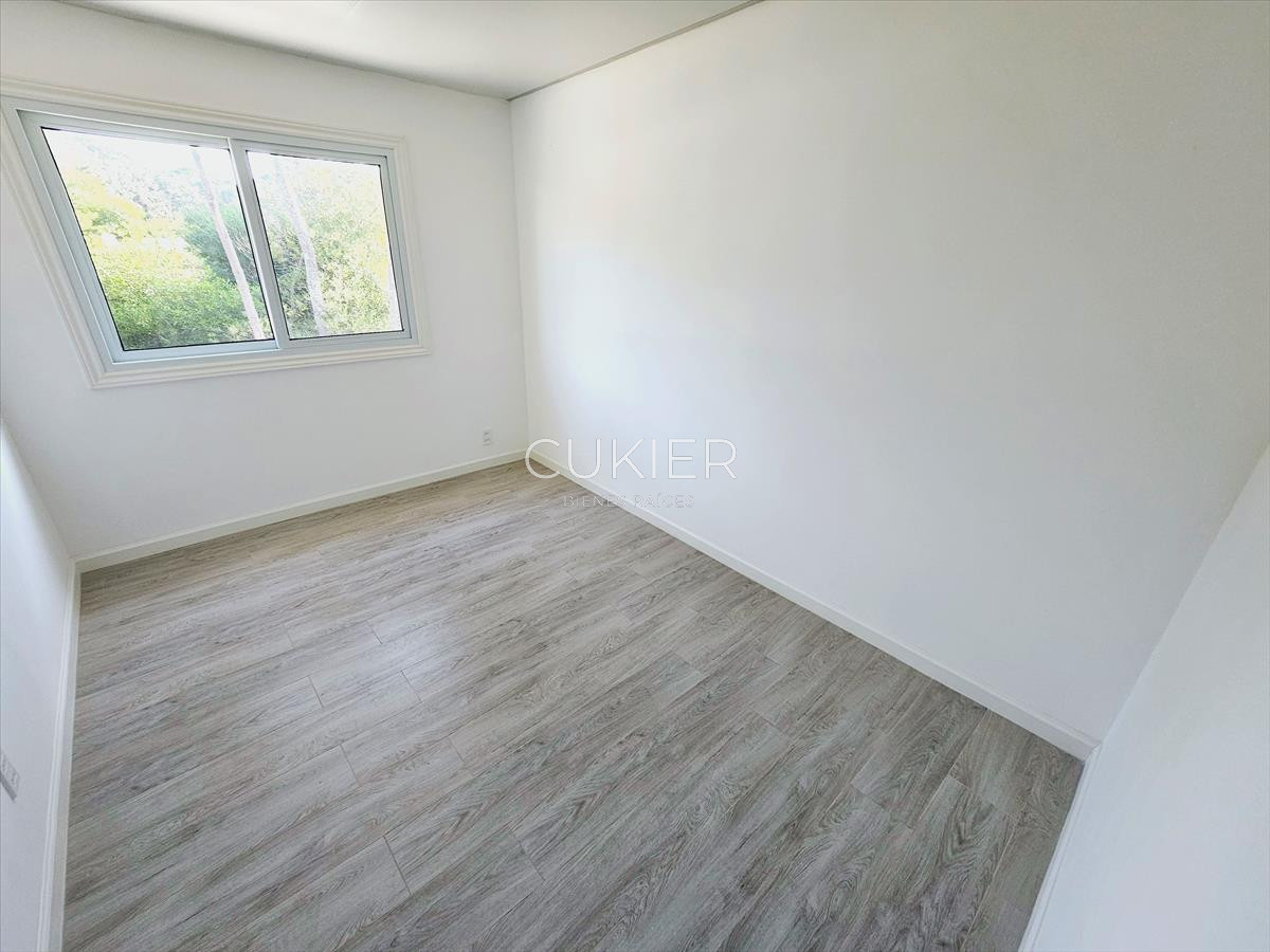 Casa ID.3653 - VENDO CASA TRES DORMITORIOS PARQUE BURNETT - PUNTA DEL ESTE