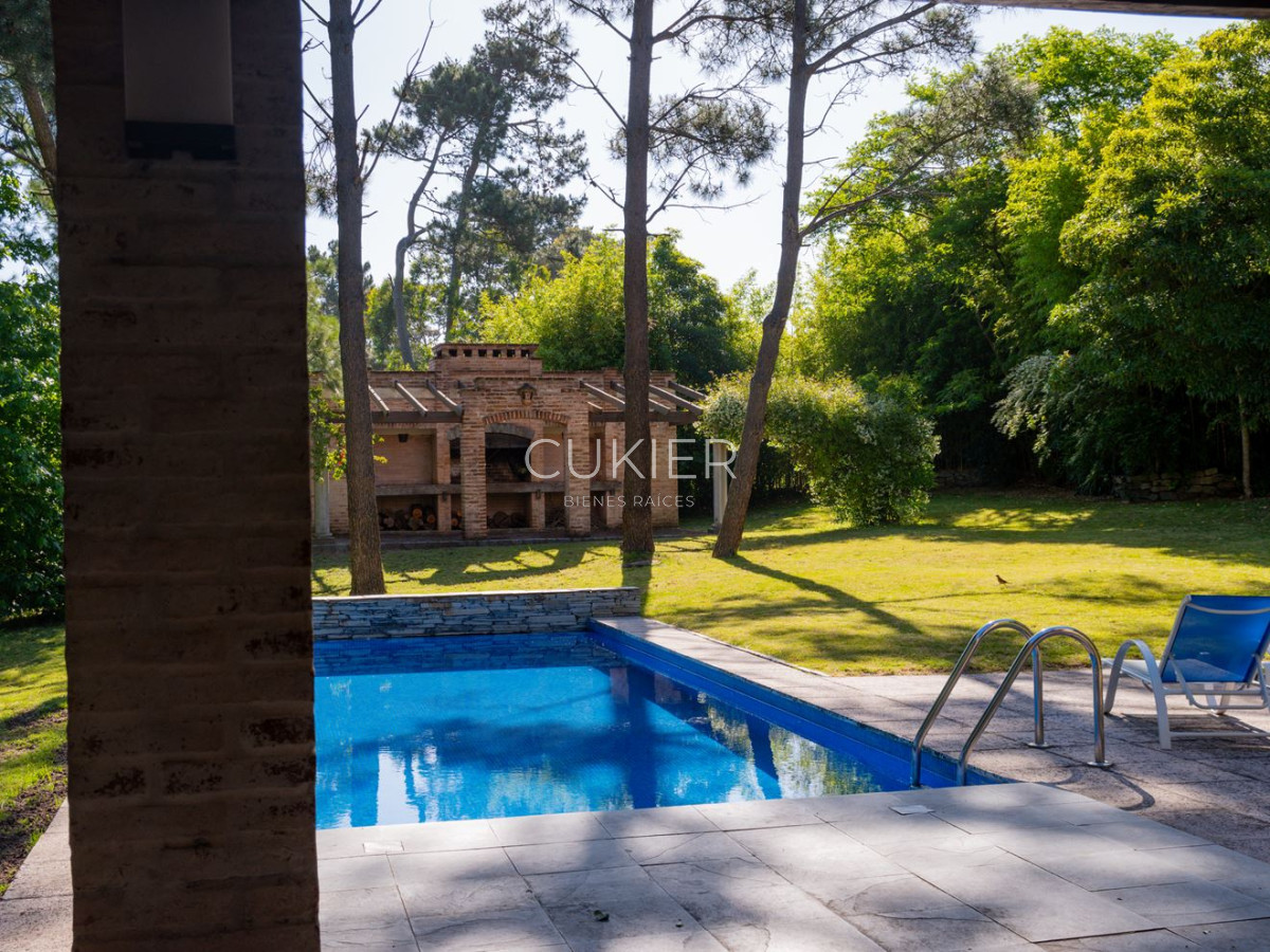 Casa ID.3546 - Venta y alquiler temporada de hermosa casa de 4 dormitorios con Pisicna en Golf 