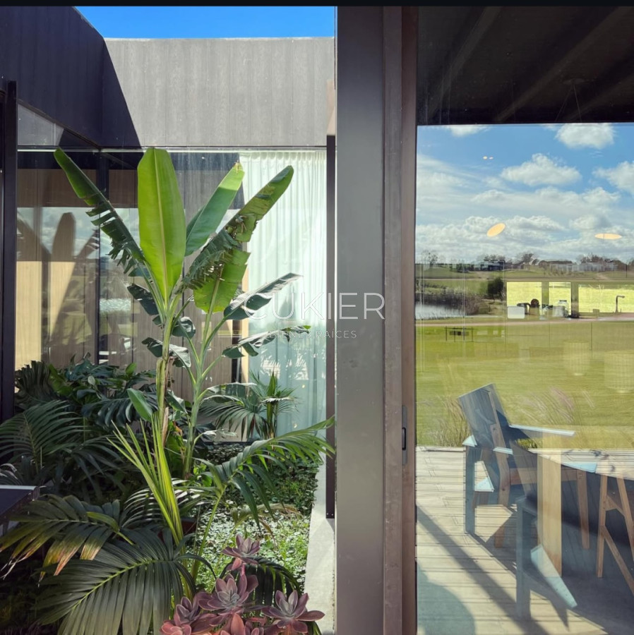 Casa ID.5411 - Venta de casa 3 dormitorios y dependencia en barrio privado Pueblo Mio
