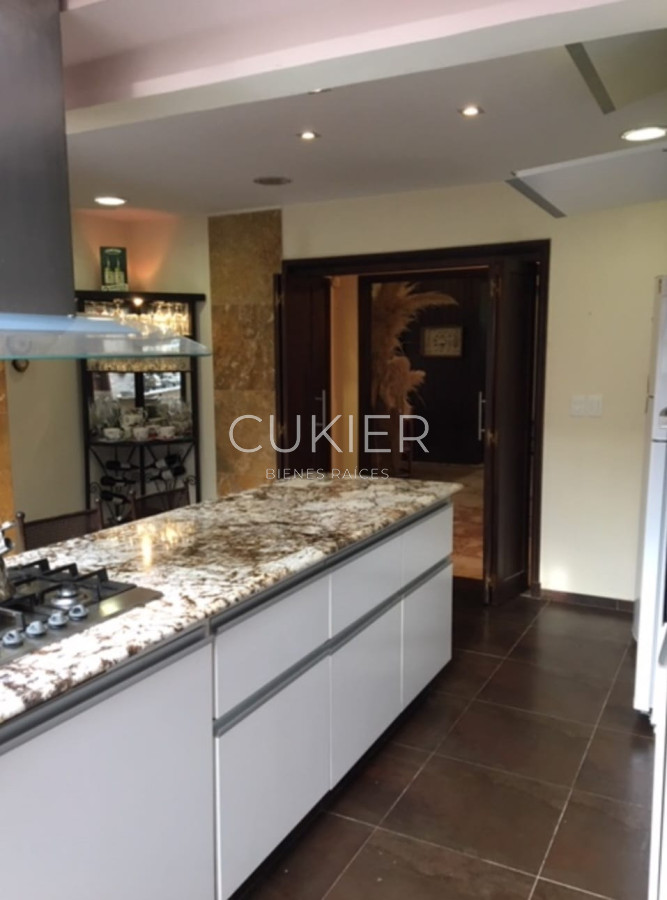 Casa ID.3762 - Alquiler anual espectacular casa de 4 dormitorios con piscina en Lugano