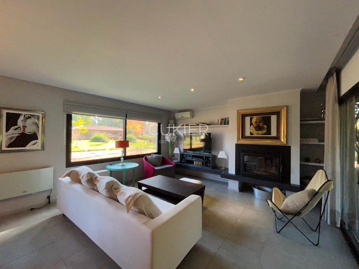 Casa ID.3856 - Alquiler anual de hermosa casa 3 dormitorios en barrio privado con servicios 