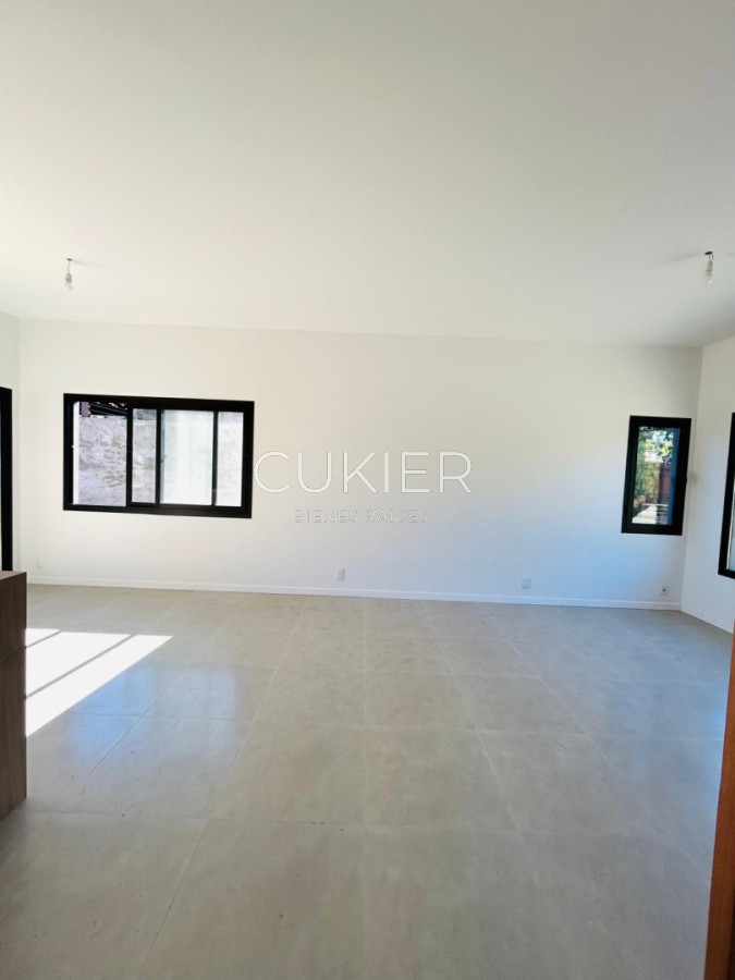Casa ID.5374 - SE VENDE EN EXCLUSIVIDAD CASA DE TRES DORMITORIOS, DOS BAÑOS.