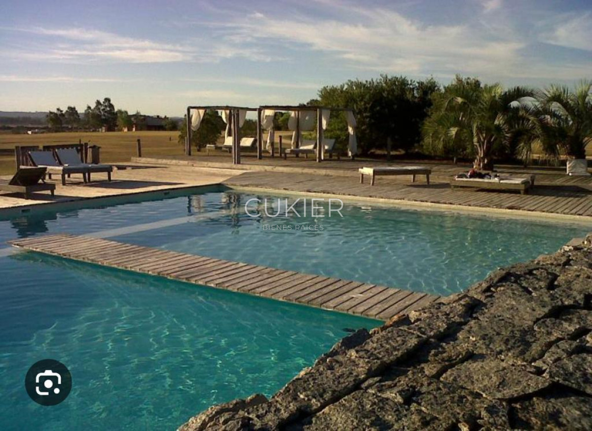 Casa ID.2543 - Venta y Alquiler anual hermosa casad de 4 dormitorios en barrio privado El Quijote