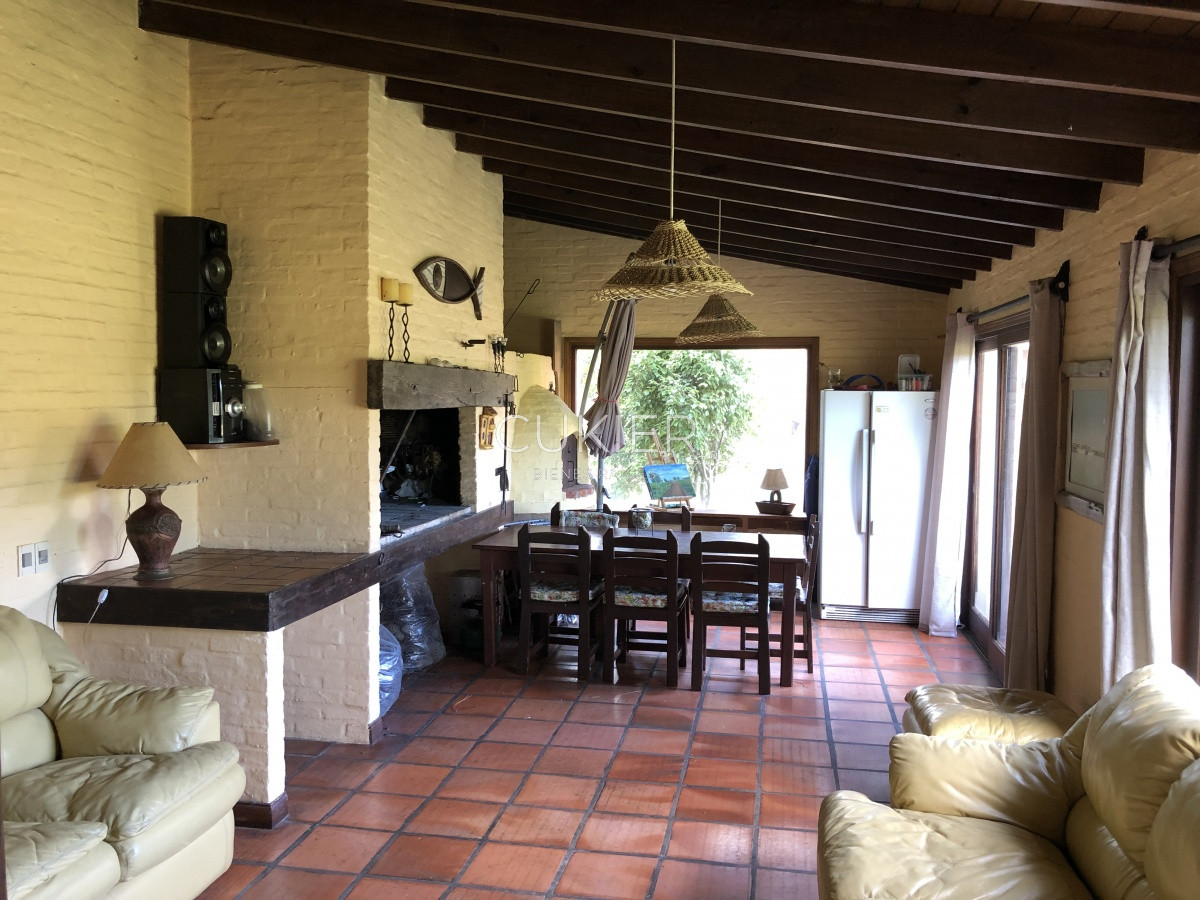 Casa ID.249 - Alquiler de temporada de espectacular casa de 4 dormitorios en Pinares Punta del Este 