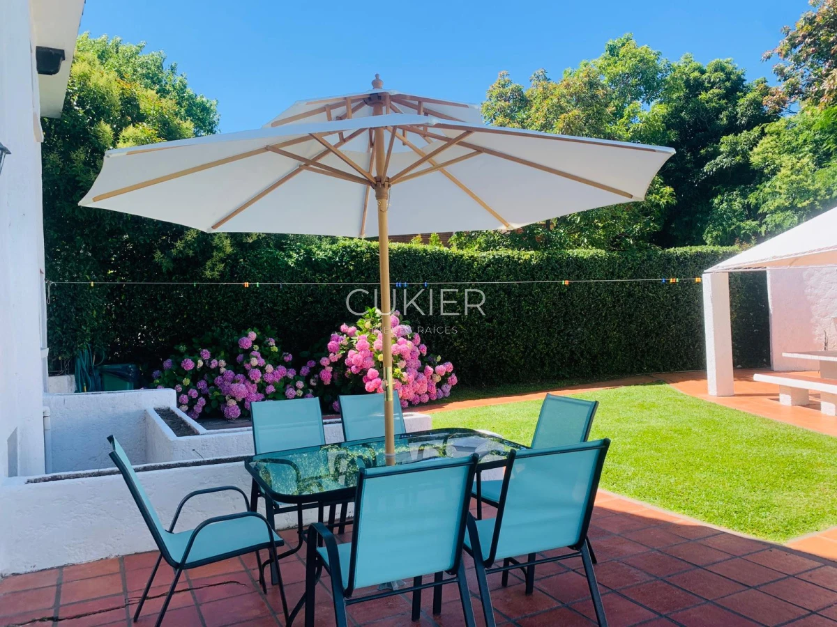 Casa ID.3916 - Alquiler anual de casa 3 dormitorios y dependencia en las delicias con piscina