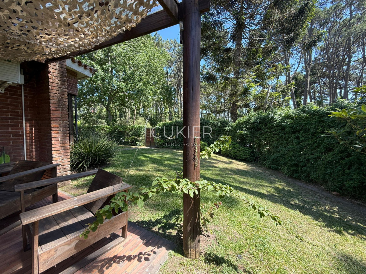 Casa ID.5228 - Alquiler anual de casa 3 dormitorios en zona de colegios Punta del Este