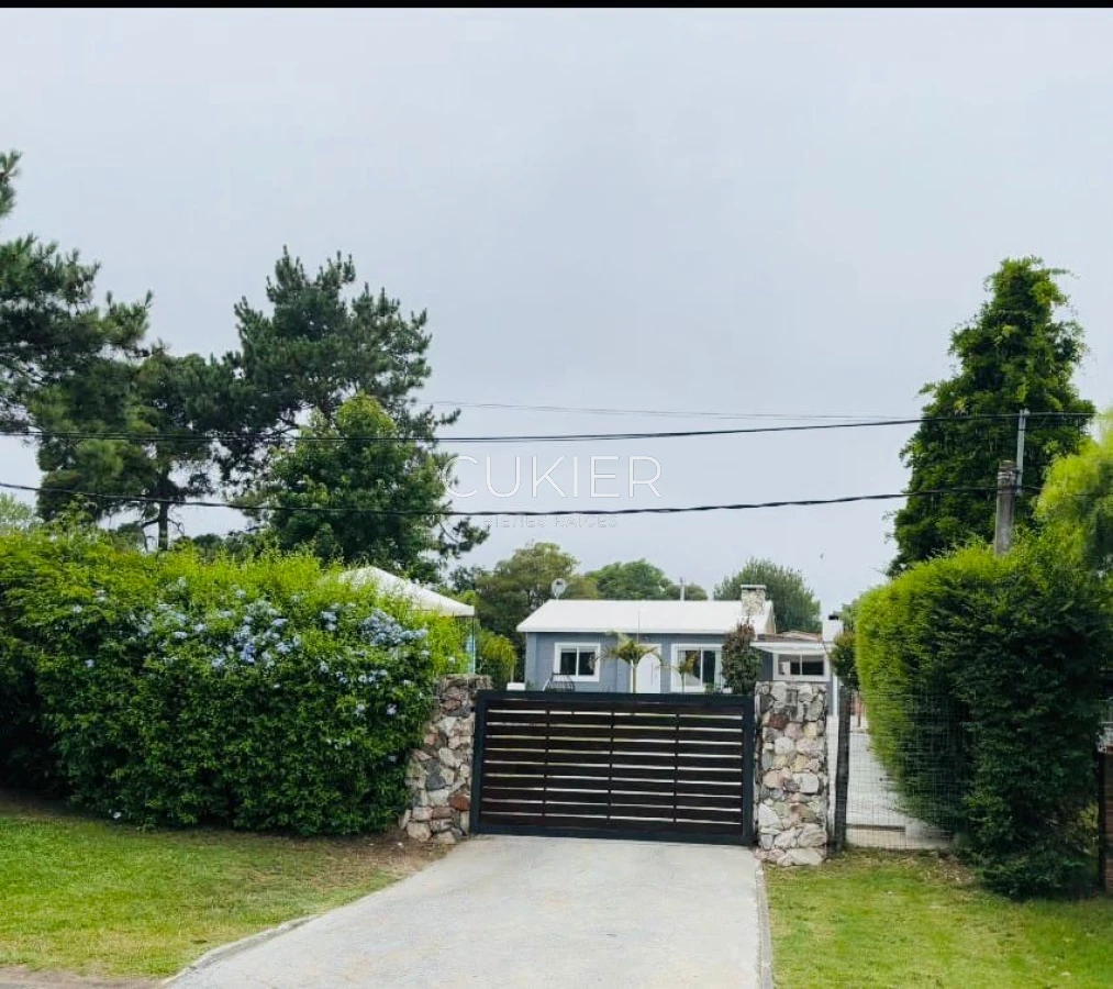 Casa ID.4659 - Venta casa 3 dormitorios con piscina en Pinares Punta del Este