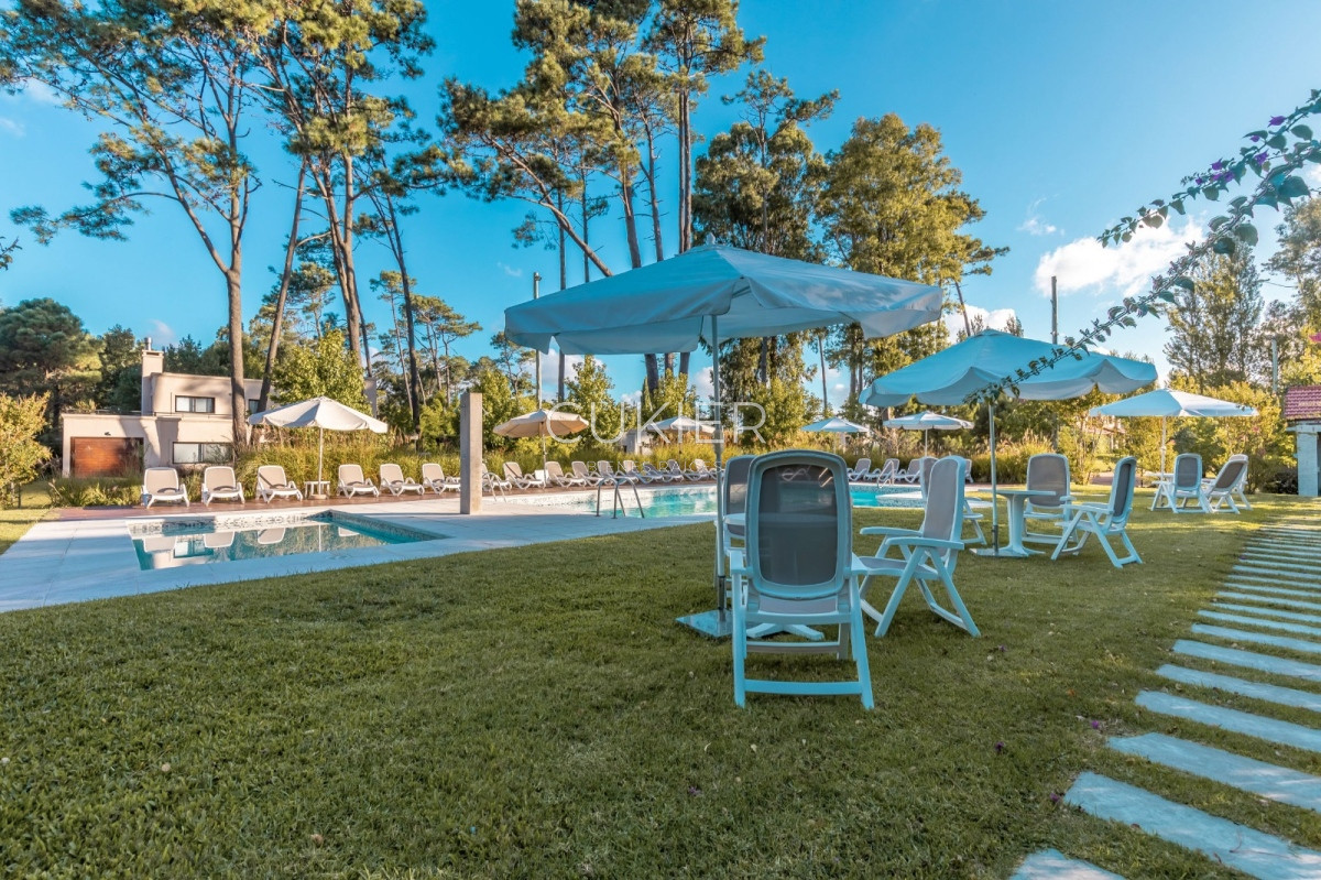 Casa ID.3856 - Alquiler anual de hermosa casa 3 dormitorios en barrio privado con servicios 