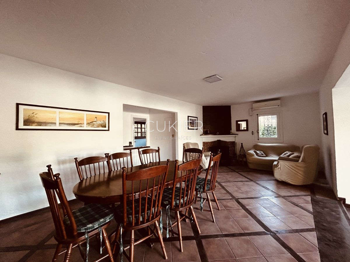 Casa ID.1424 - Alquiler anual casa 4 dormitorios en Playa Mansa Punta del Este