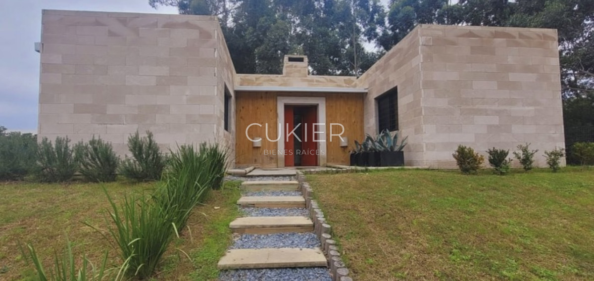 Casa ID.1840 - Venta de casa 3 dormitorios en Parque Burnett