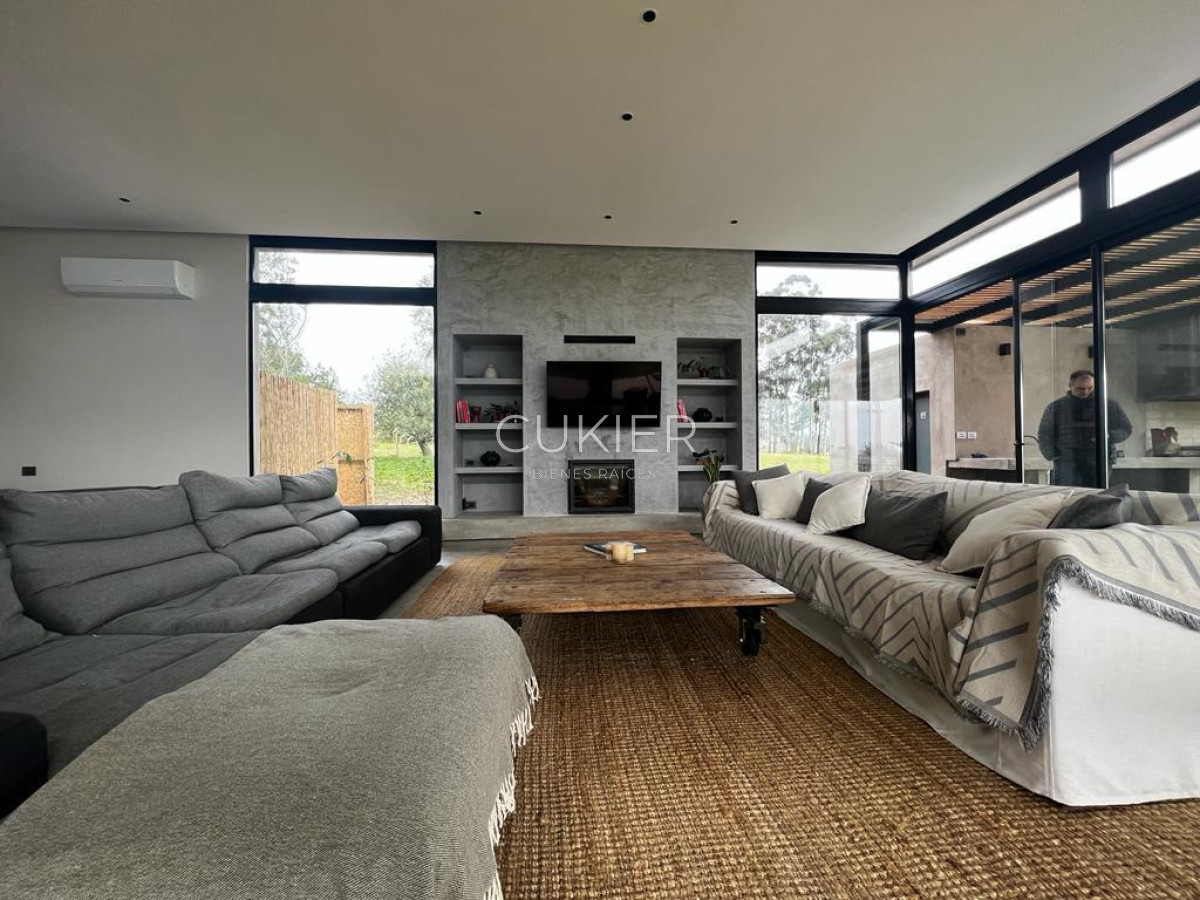 Casa ID.2543 - Venta y Alquiler anual hermosa casad de 4 dormitorios en barrio privado El Quijote