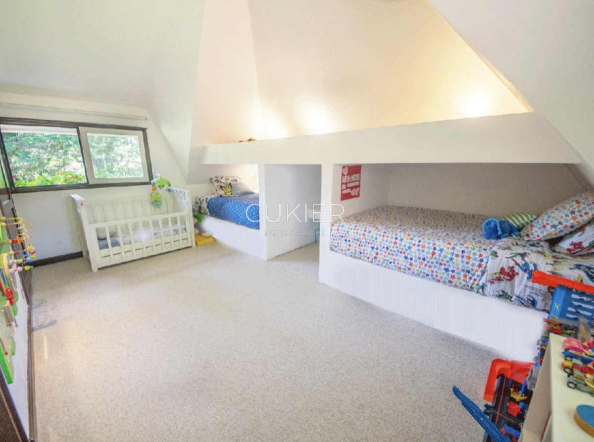 Casa ID.4220 - Venta y alquiler temporada y anual de espectacular casa de 4 dormitorios en San Rafael a 300 m del mar