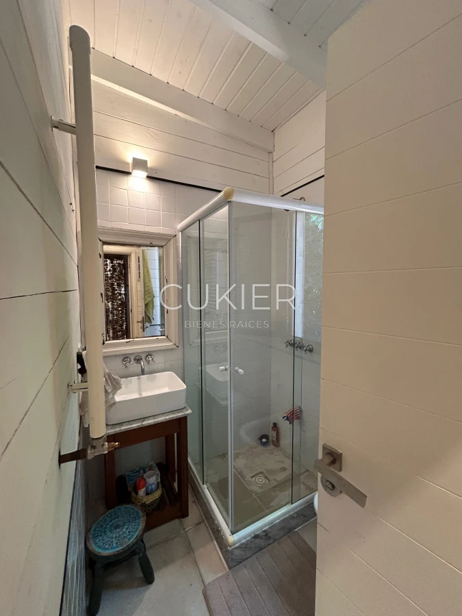 Casa ID.4313 - SE ALQUILA CASA EN EL TESORO DE 3 DORMITORIOS, 3 BAÑOS RODEADA DE VERDES