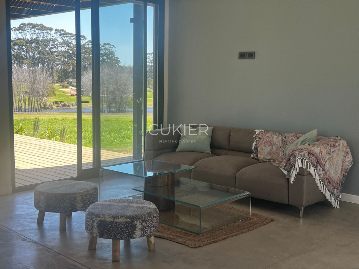 Casa ID.2543 - Venta y Alquiler anual hermosa casad de 4 dormitorios en barrio privado El Quijote